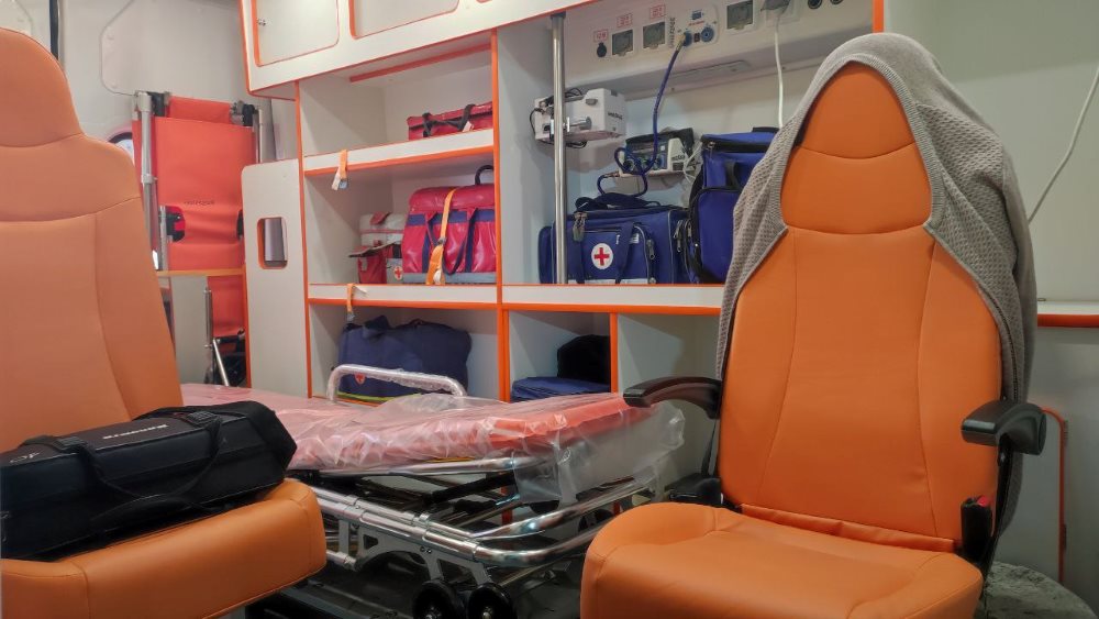 «Не слышат из-за музыки»: благовещенские водители мешают скорой оперативно передвигаться по городу