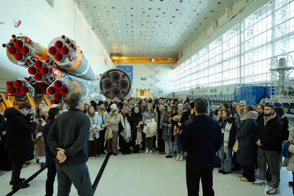 В Приамурье школьники встретились с двумя губернаторами и гендиректором Роскосмоса