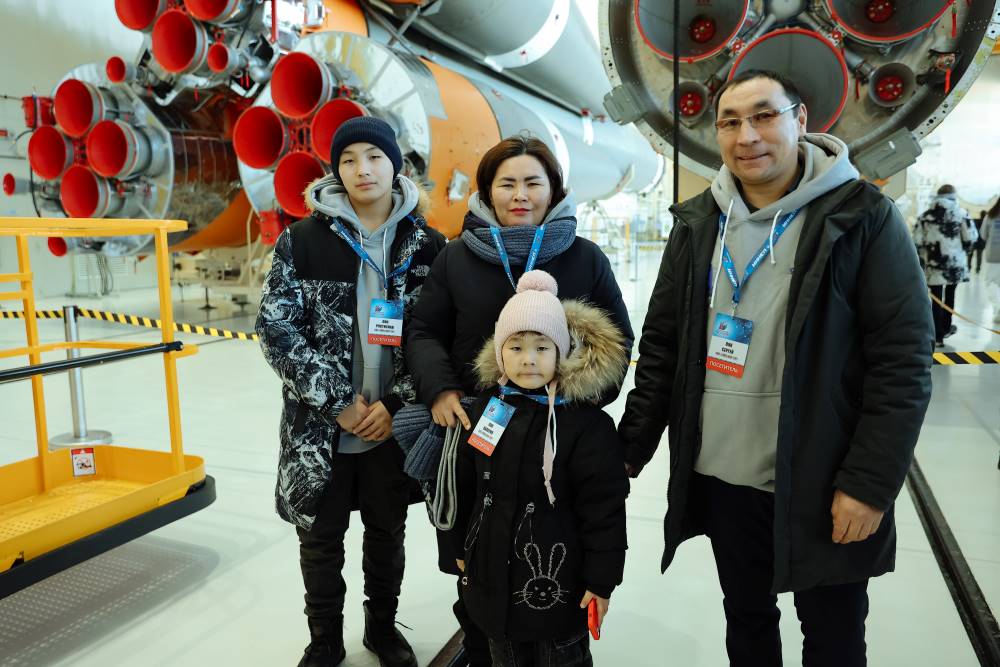 В Приамурье школьники встретились с двумя губернаторами и гендиректором Роскосмоса