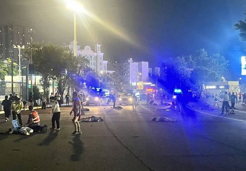 В Китае погибли 35 человек при наезде автомобиля на толпу