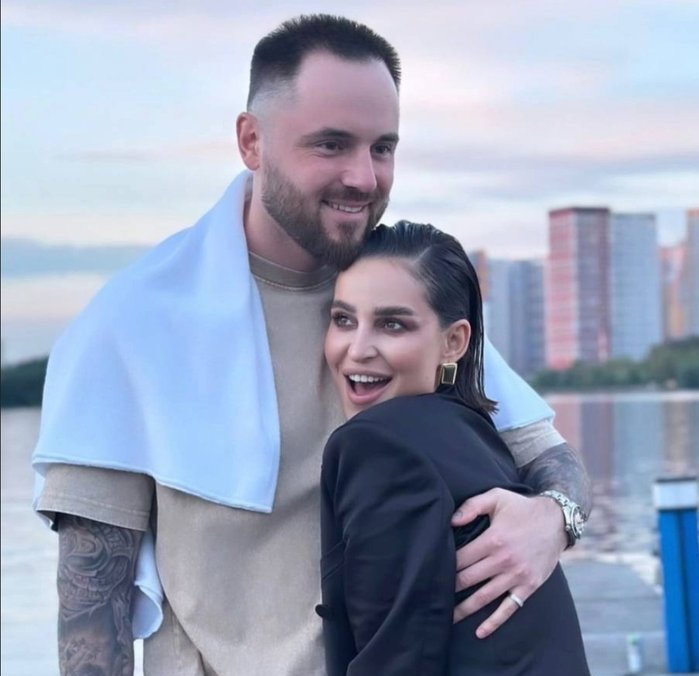 Севиль Велиева и певец TONI объявили о помолвке