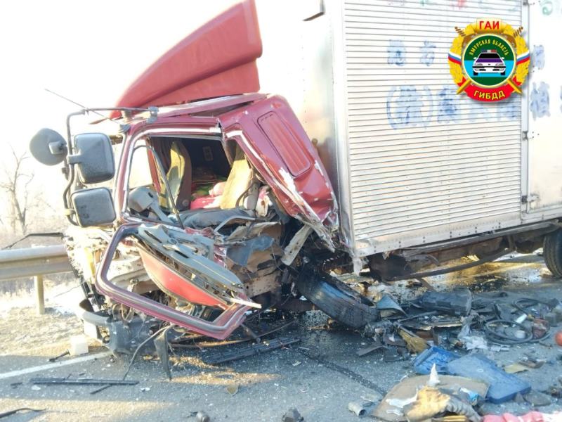 Машины всмятку: в Приамурье произошло серьезное ДТП, есть пострадавшие