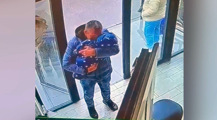 В Таганроге пьяная мать бросила в магазине мёртвого сына и его шестимесячного брата-близнеца