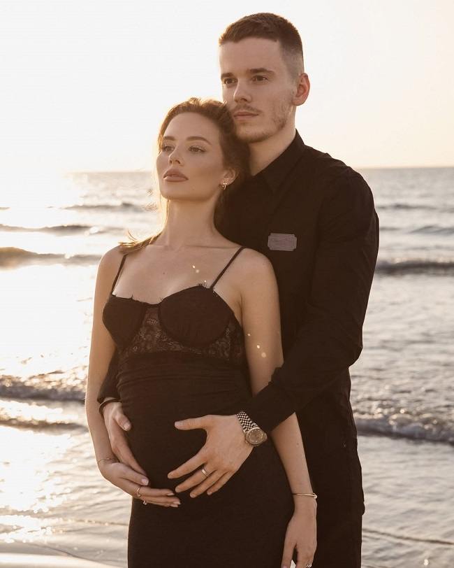 Сын певицы Валерии Арсений Шульгин и его жена Лиана ждут второго ребёнка

