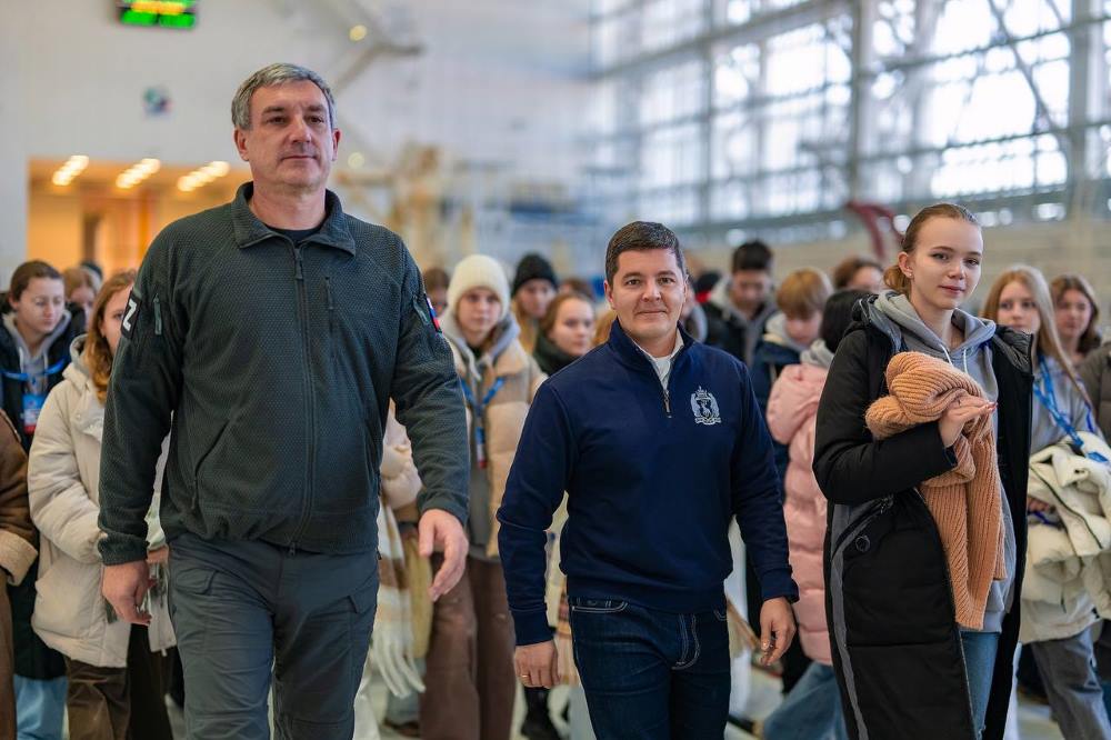 В Приамурье школьники встретились с двумя губернаторами и гендиректором Роскосмоса