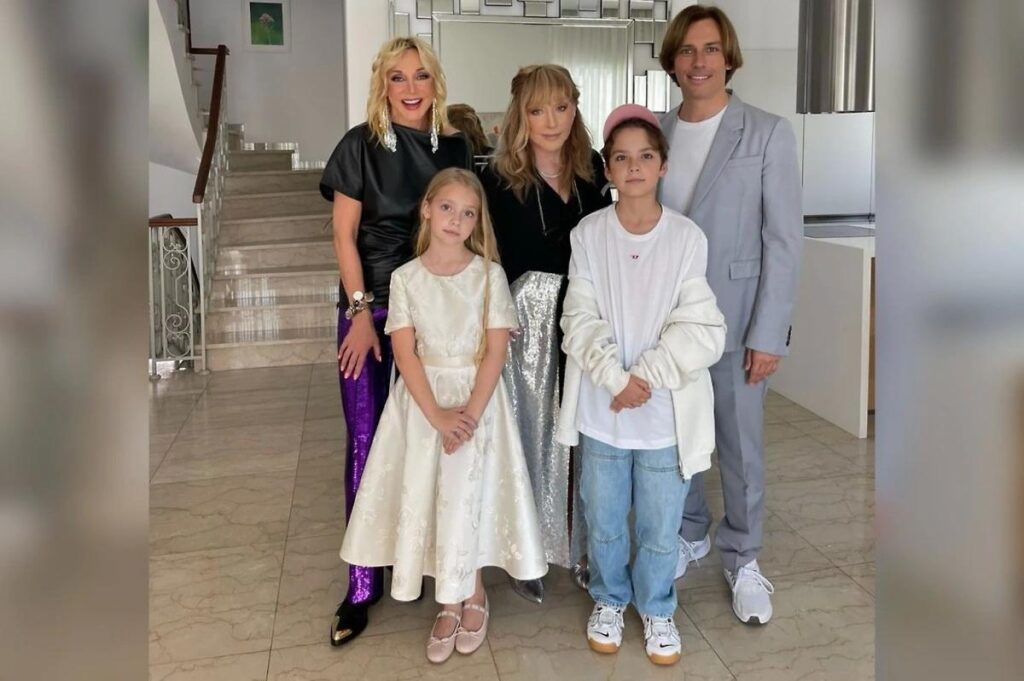 Максим Галкин* показал новое фото с Пугачёвой, подросшими детьми и Орбакайте