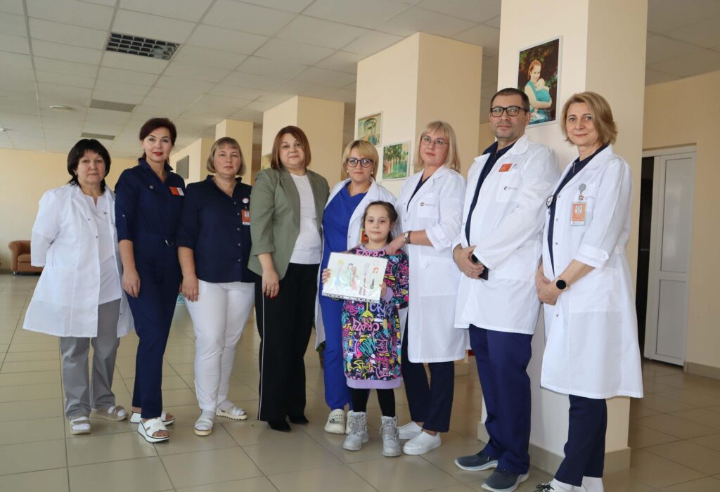 Юная амурчанка, родившаяся недоношенной, спустя восемь лет пришла поблагодарить врачей 