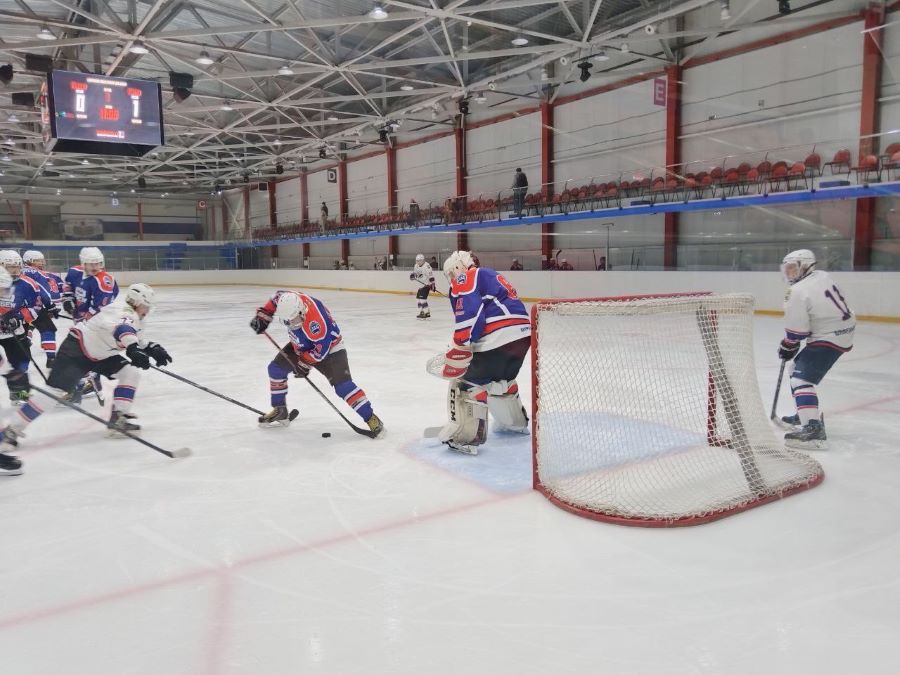 Амурские хоккеисты ночами борются за путевки в Сочи