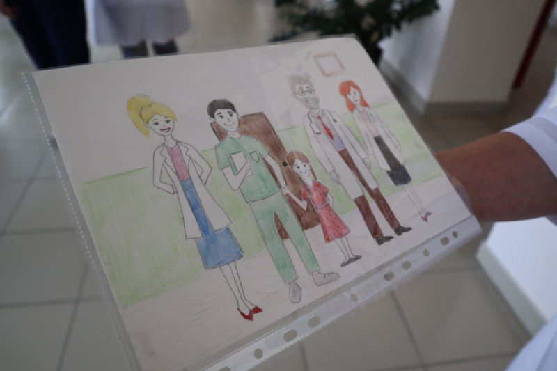 Юная амурчанка, родившаяся недоношенной, спустя восемь лет пришла поблагодарить врачей 