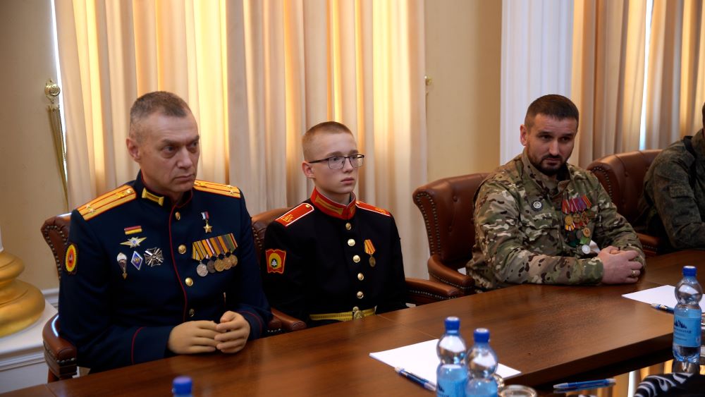 Губернатор Приамурья встретился с легендарными Героями России