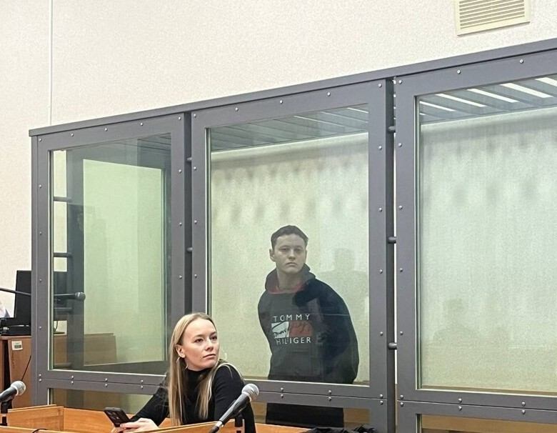 Певец Шарлот* получил 5,5 года колонии за нацизм и оскорбление верующих