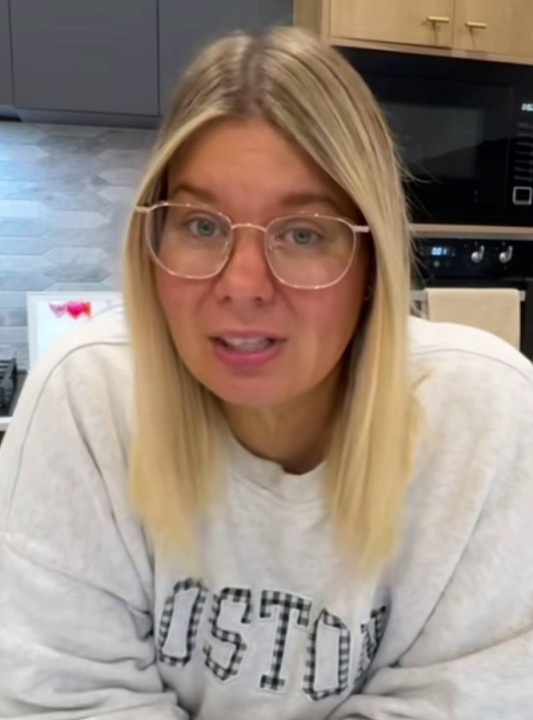 Блогер из Австралии травила годовалую дочь ради лайков и пожертвований