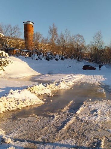 Снегопад оставил жителей амурского поселка с холодными батареями и без детского сада