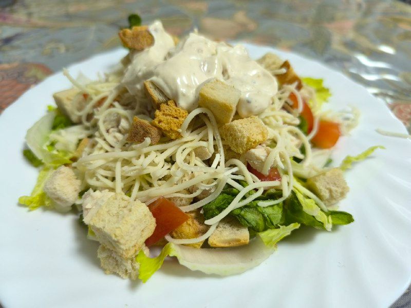 Старые салаты на новый лад: оригинальные рецепты оливье, селедки под шубой и других новогодних любимчиков