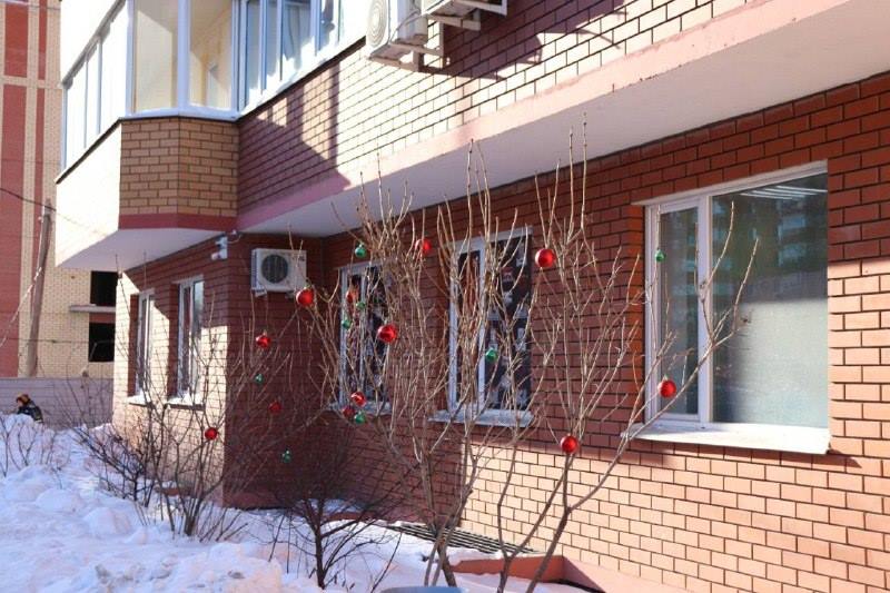 Снеговик Леша против кота Матроскина: в благовещенских дворах поселись сказочные герои