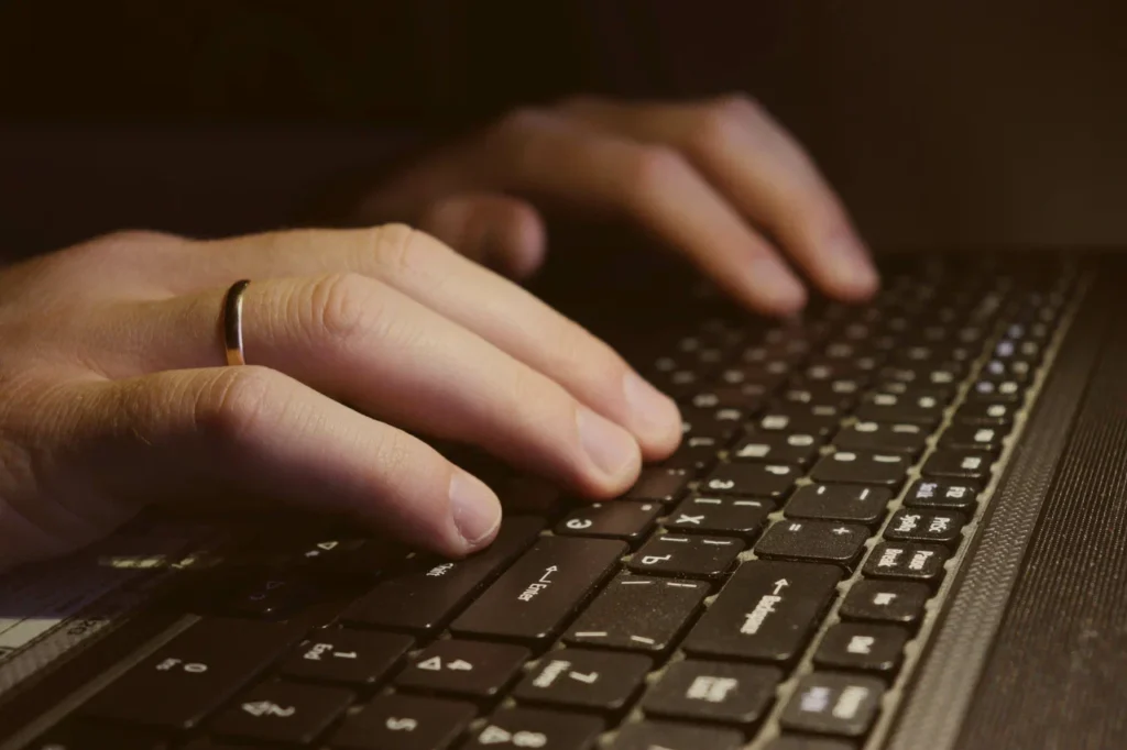 Невролог рассказал, как научить мозг быть счастливым