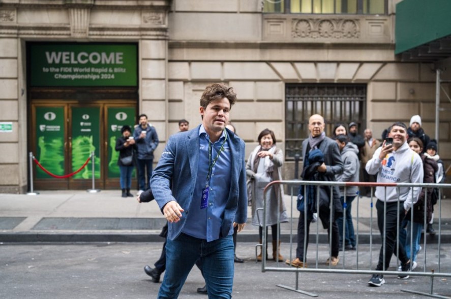 Известный шахматист был снят с ЧМ по рапиду из-за джинсов