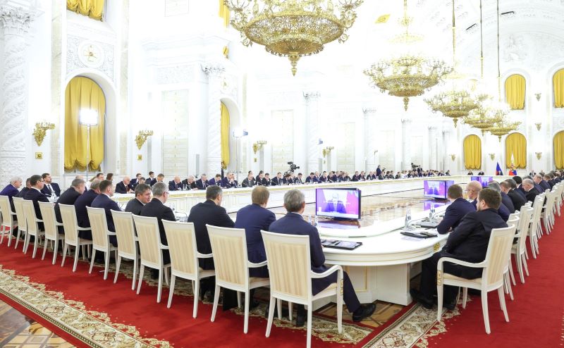 Российским семьям с двумя детьми вернут часть налогов