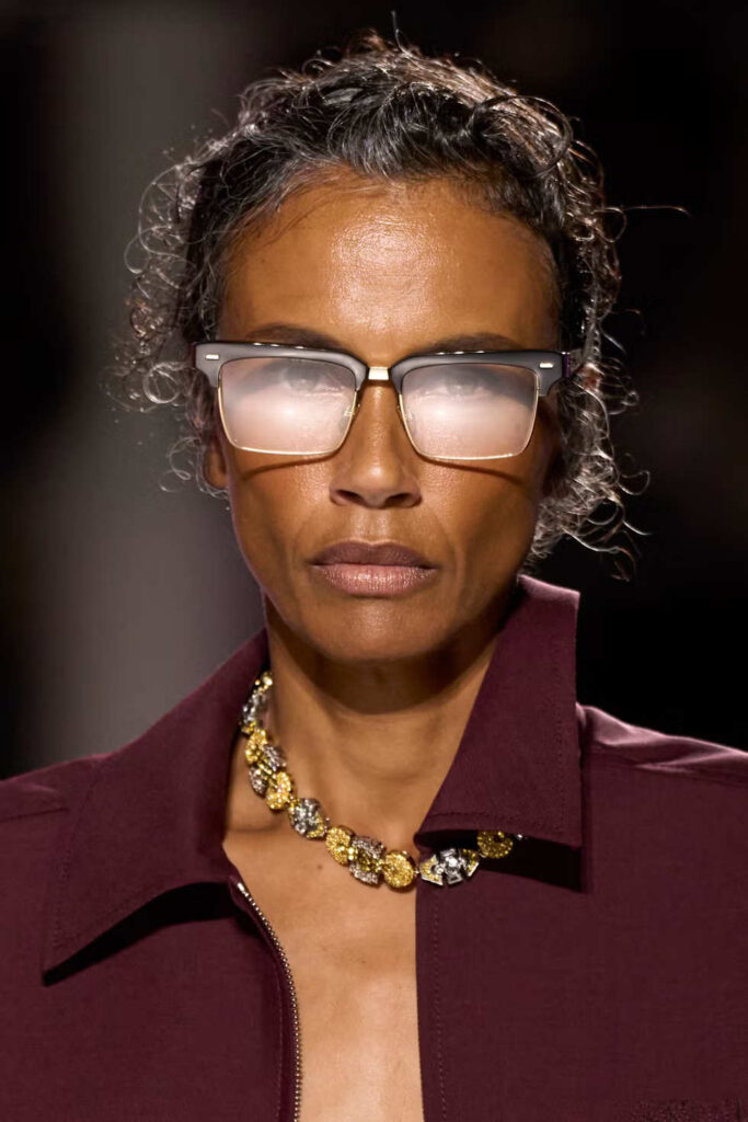 как сохранить молодость, как продлить молодость, молодость кожи, здоровый образ жизни, стильная одежда, одежда которая молодит, правильное питание