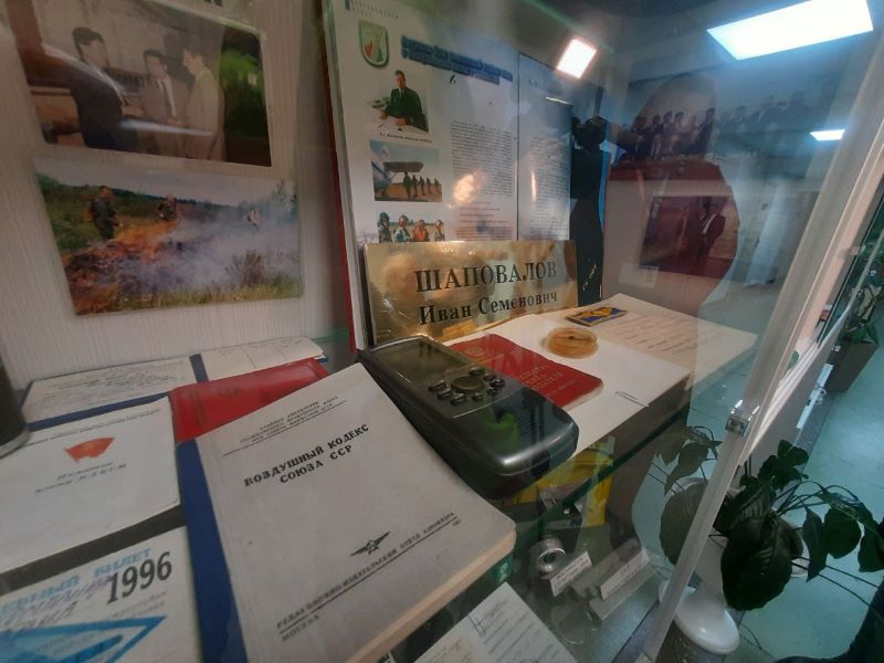 Радиостанция Гагарина и латунный огнетушитель: музей Амурской авиабазы похвастался экспонатами