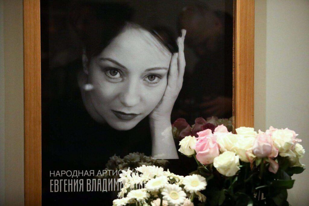 Коллеги Евгении Добровольской раскрыли причину её смерти