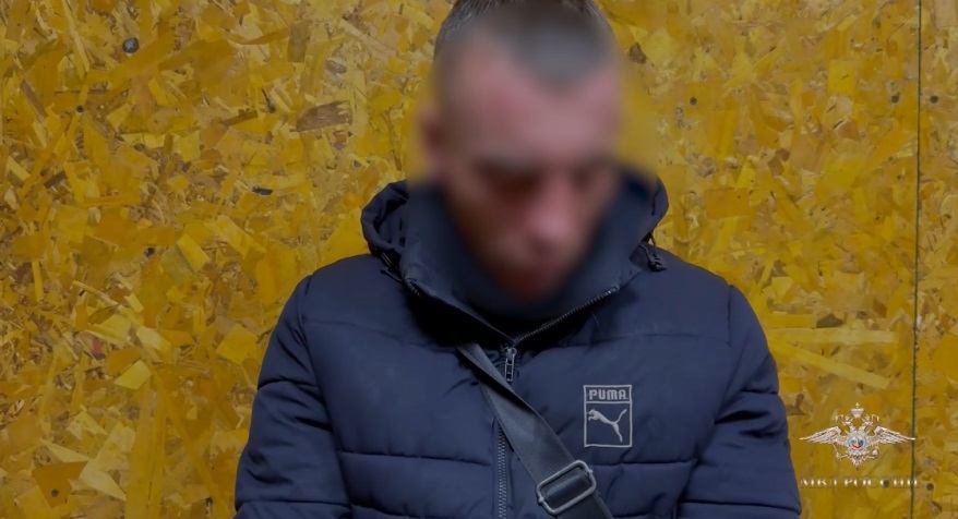 Во Владивостоке задержали насильника, напавшего на женщину в подъезде