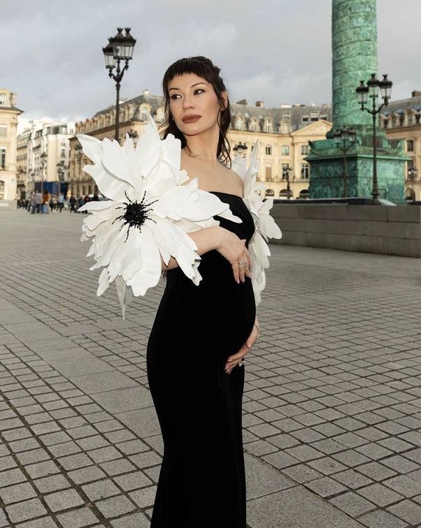 Ида Галич рассекретила беременность на Неделе моды в Париже