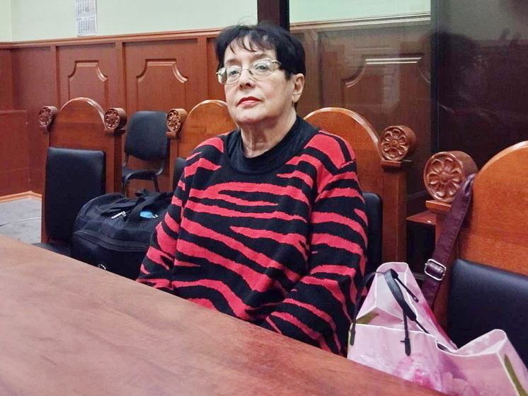 Пенсионерка из Петербурга получила 10 лет колонии за поджог машины у военкомата