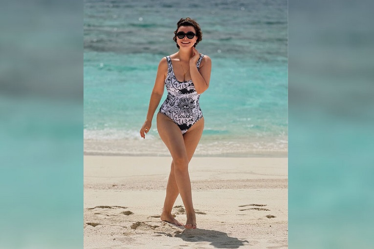 Жена Евгения Петросяна похвасталась фигурой в купальнике на Мальдивах