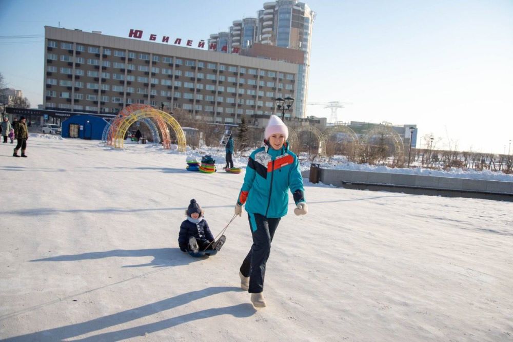 Благовещенцам рассказали, как снежный городок пережил новогодние праздники