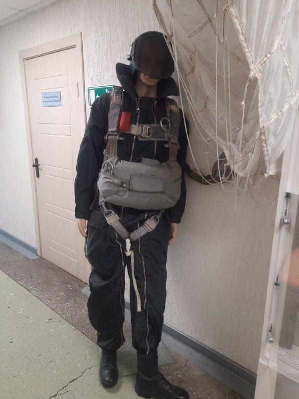 Радиостанция Гагарина и латунный огнетушитель: музей Амурской авиабазы похвастался экспонатами