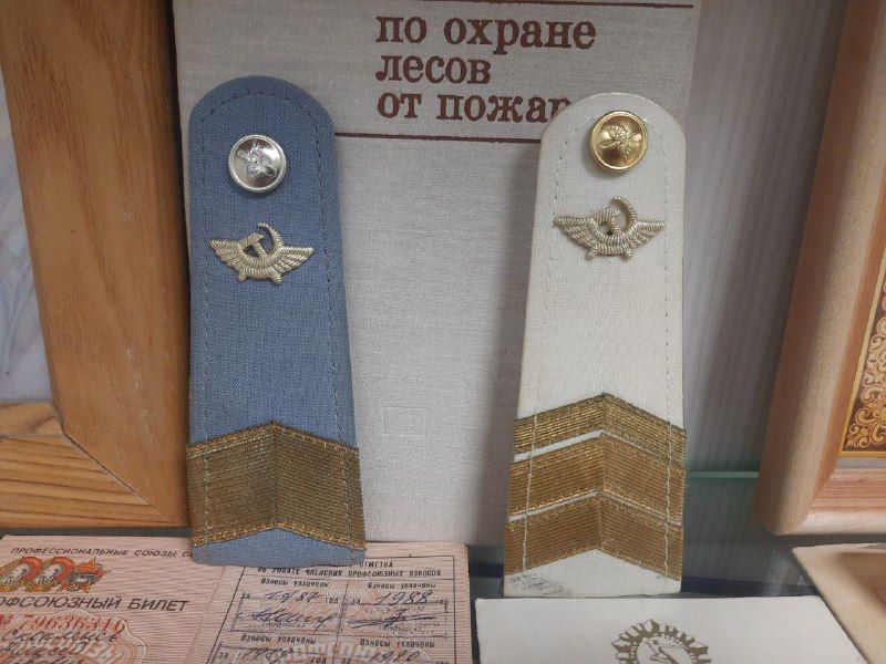 Радиостанция Гагарина и латунный огнетушитель: музей Амурской авиабазы похвастался экспонатами