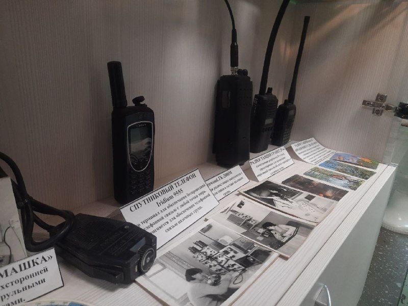 Радиостанция Гагарина и латунный огнетушитель: музей Амурской авиабазы похвастался экспонатами