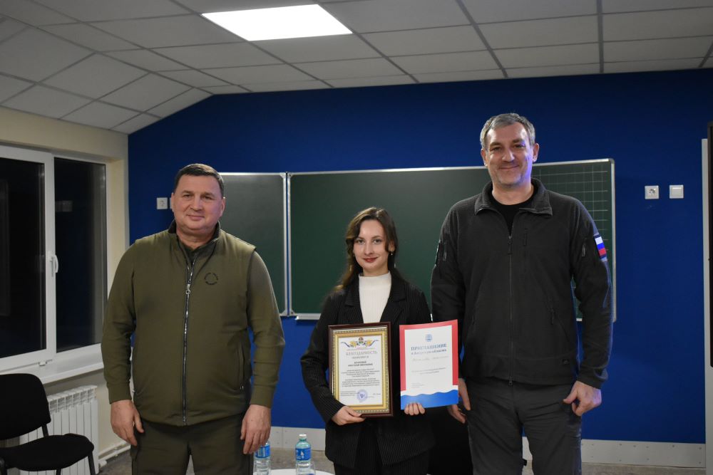 Губернатор Приамурья рассказал ребятам из ДНР про первое авто и игру на гитаре