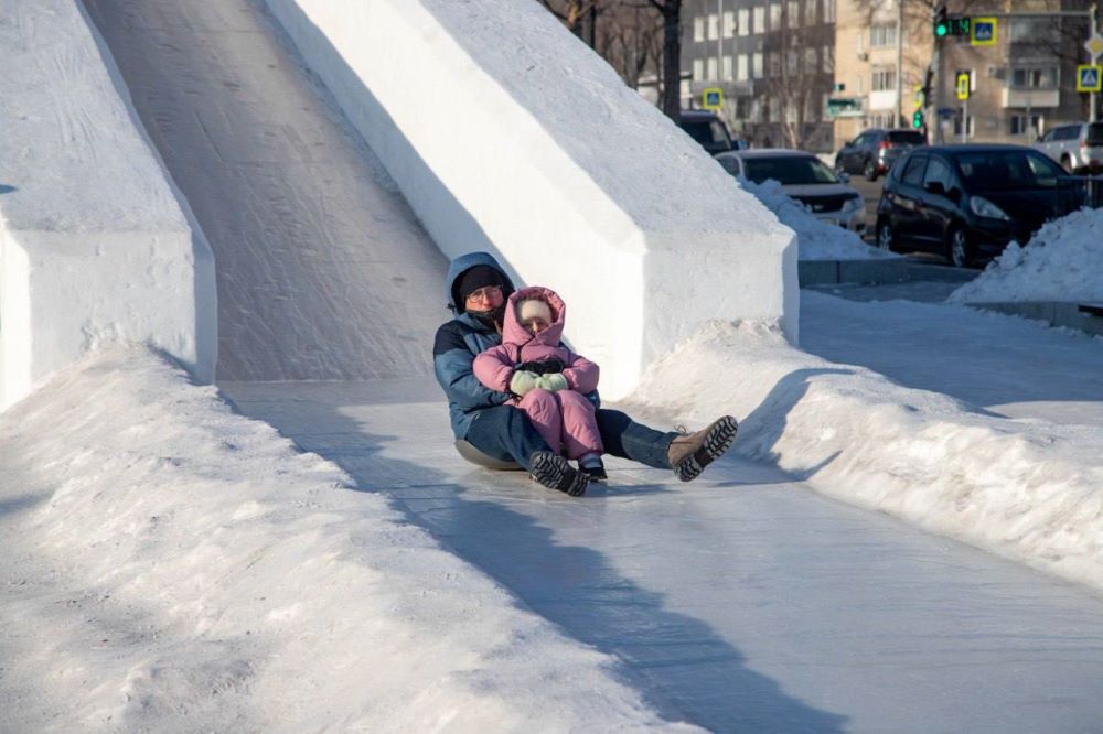 Благовещенцам рассказали, как снежный городок пережил новогодние праздники