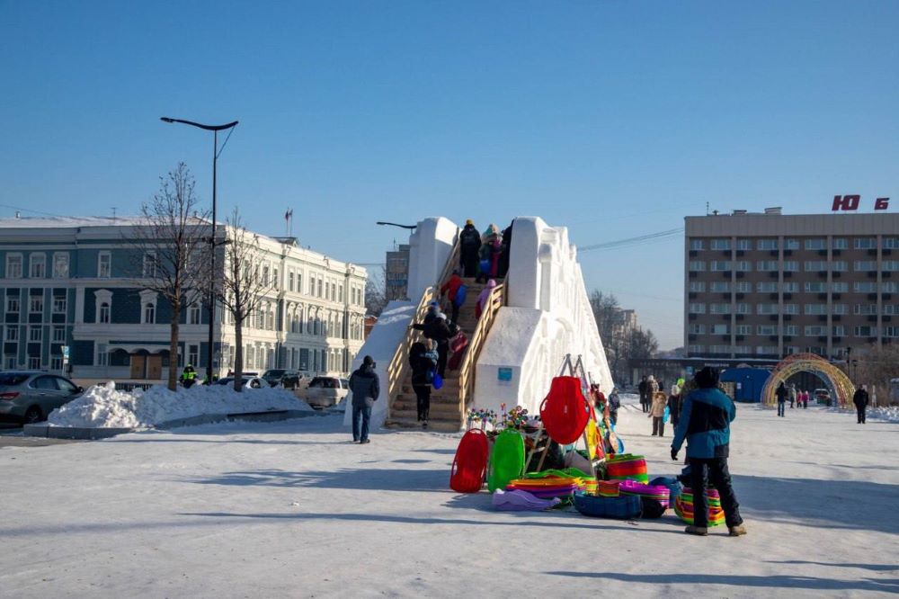 Благовещенцам рассказали, как снежный городок пережил новогодние праздники