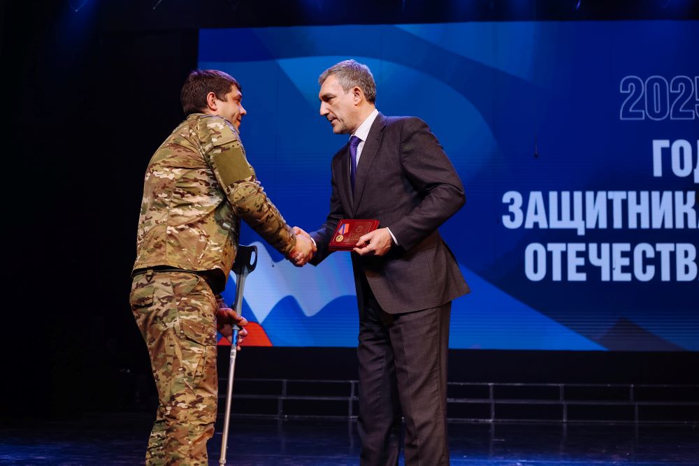 Василий Орлов наградил выдающихся амурчан