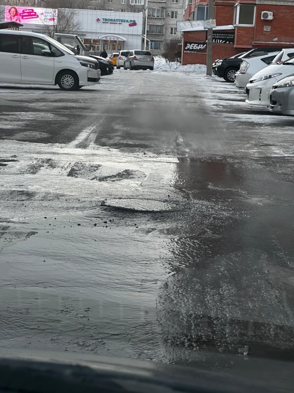 Вода из благовещенской десятиэтажки плавно перекочевала во двор