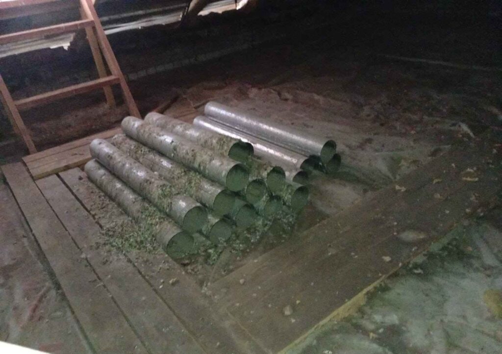 Вырванные двери и горы снега: в Приамурье специалисты проверили крыши после капремонта