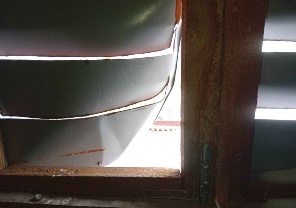 Вырванные двери и горы снега: в Приамурье специалисты проверили крыши после капремонта