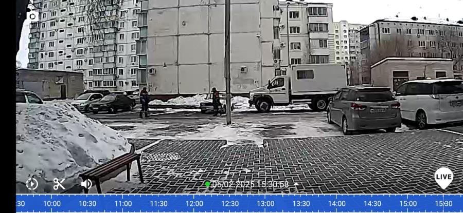 Вода из благовещенской десятиэтажки плавно перекочевала во двор