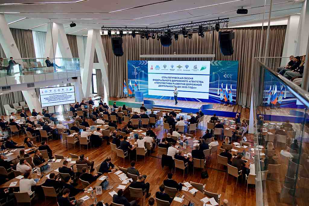 Василий Орлов рассказал о комплексном преображении амурских городов в Москве