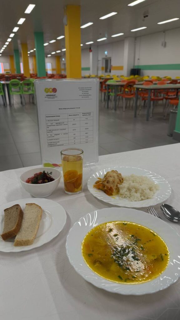 «Суп вообще бомба»: благовещенцев накормили в школьной столовой