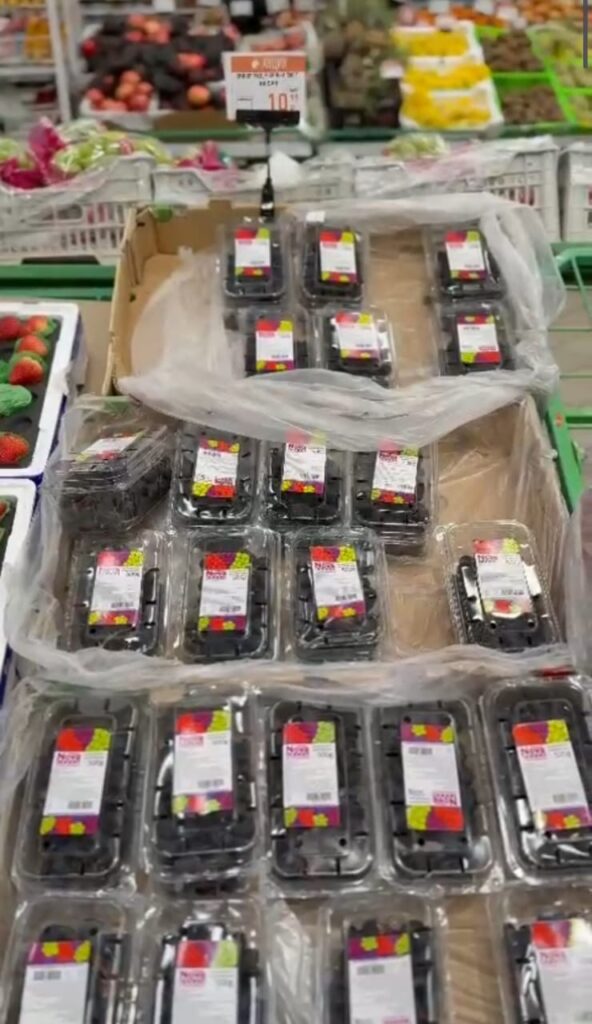 Гниль и плесень за 10 рублей: благовещенку напугал виноград в местном супермаркете