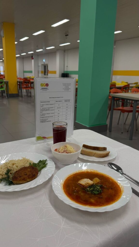 «Суп вообще бомба»: благовещенцев накормили в школьной столовой