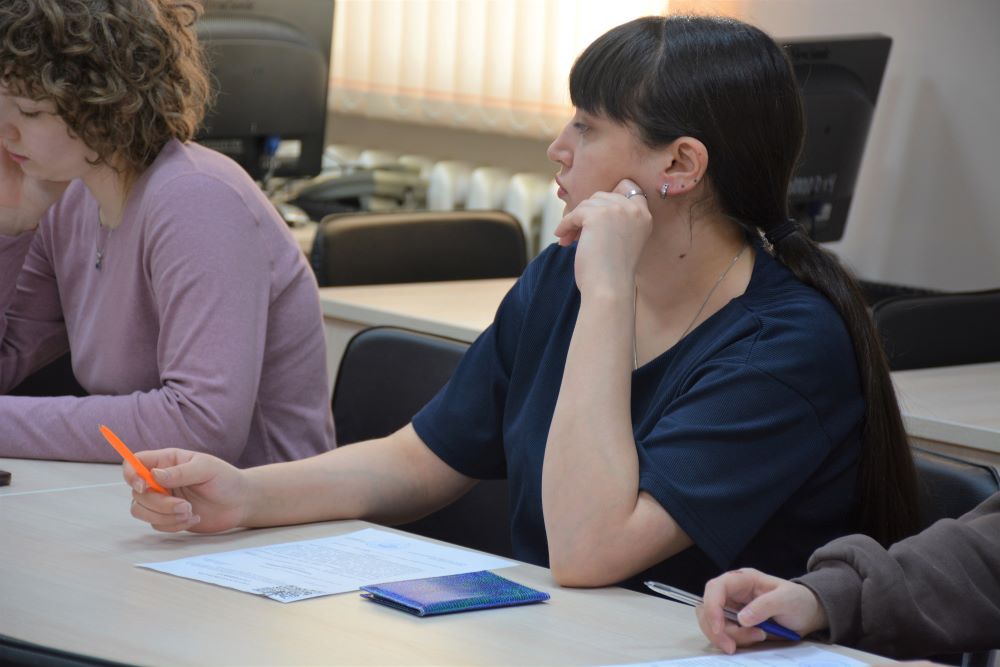 Амурские дети-сироты получили сертификаты на покупку жилья