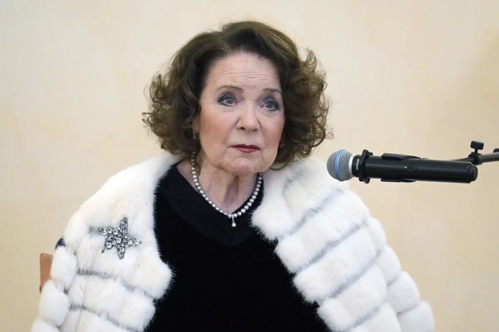 Лариса Голубкина