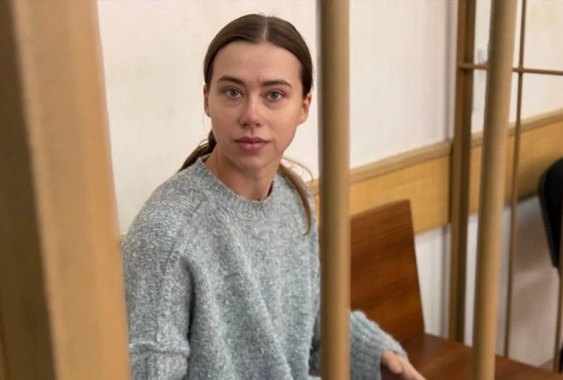 Блогера Александру Митрошину отправили под домашний арест