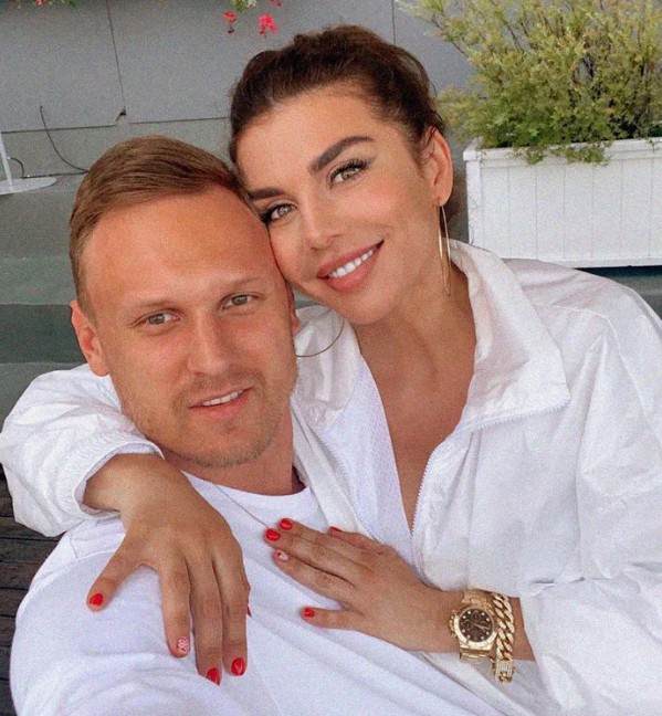 Анна Седокова записала песню об отношениях с Янисом Тиммой