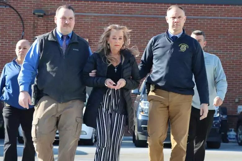 Жительница США более 20 лет держала в неволе своего пасынка